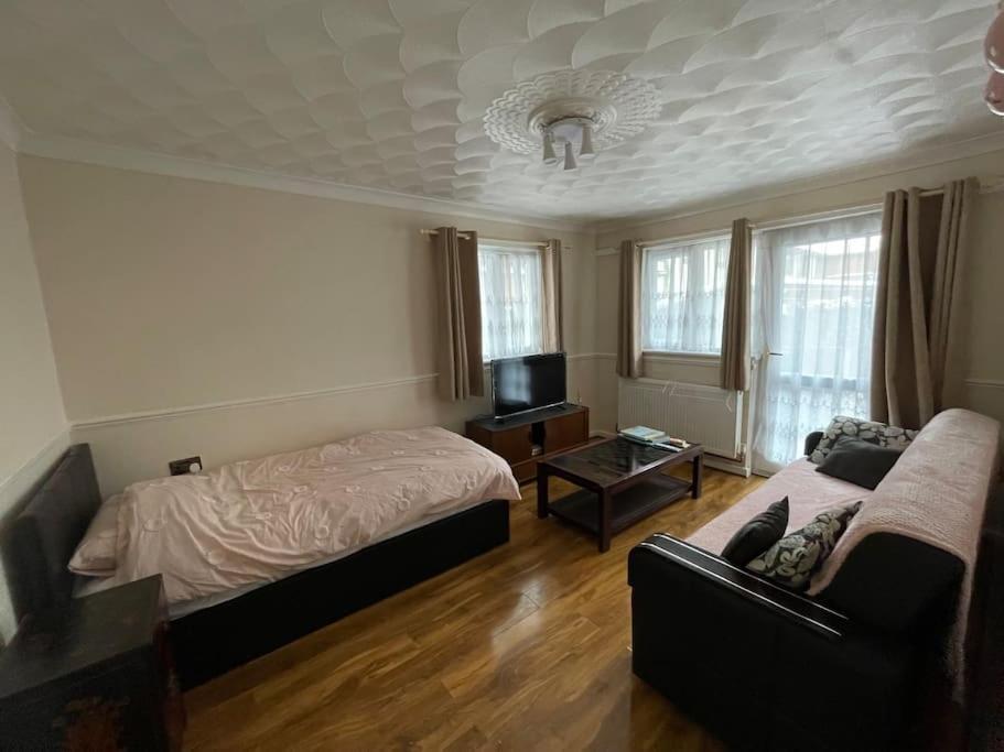 Spacious Bungalow In London, Near Central London, The Excel Centre And The O2, Ideal For Families Luaran gambar